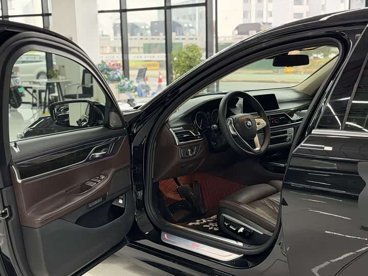BMW 7 Series 740Li продвинутая — фото 10