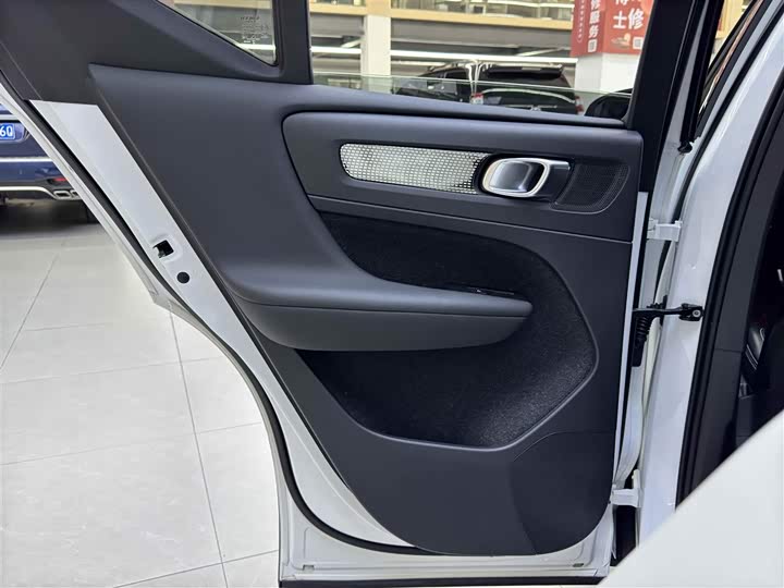 Volvo XC40 2020 T 4 WD — фото 13