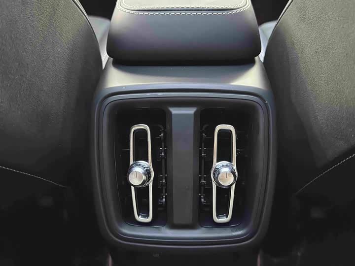 Volvo XC40 2020 T 4 WD — фото 10