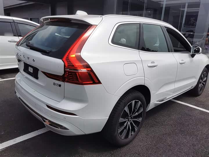Volvo XC60 2025 B 5 4 WD — фото 7