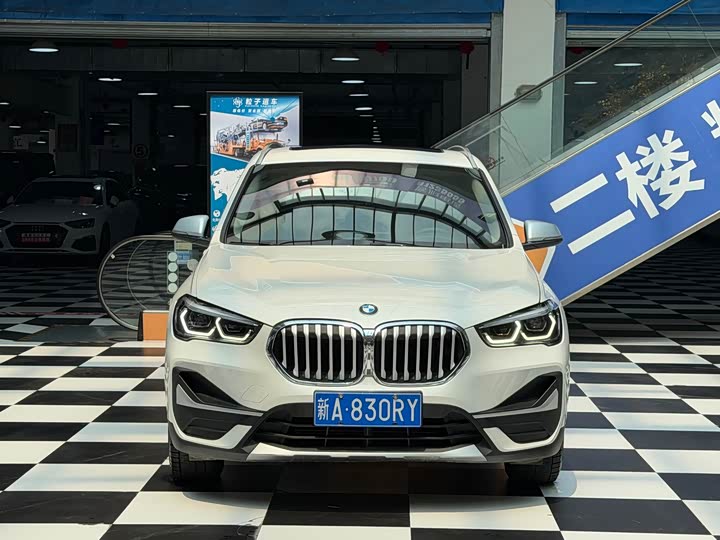 BMW X1 sDrive20Li стиль — фото 2