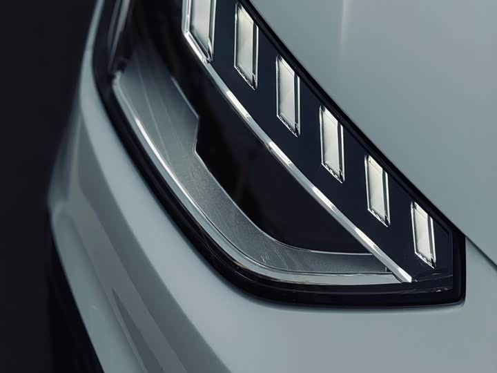 Audi A4L 2023 40 TFSI — фото 4
