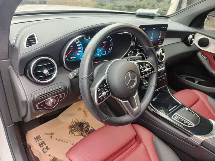 Mercedes-Benz GLC 2022 GLC 260 4 MATIC SUV — фото 5