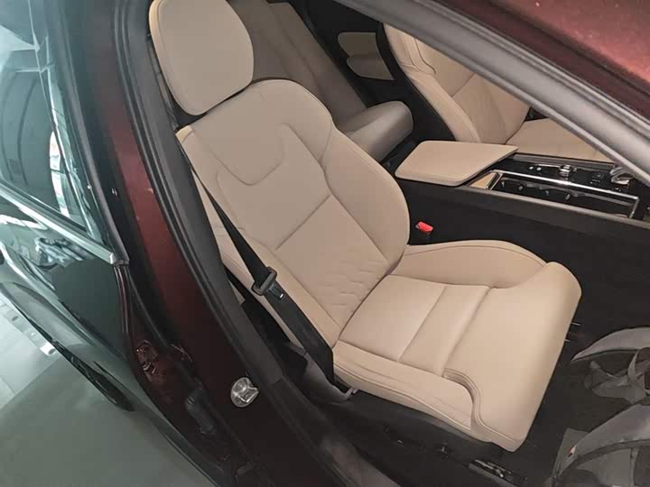 Volvo XC60 Hybrid 2026 Hybrid 4 WD — фото 25