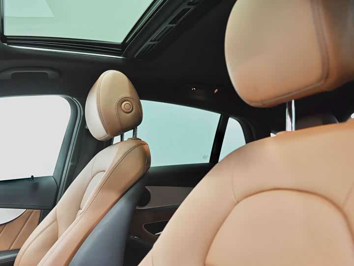 Mercedes-Benz GLC 2023 GLC 260 4 MATIC SUV — фото 19