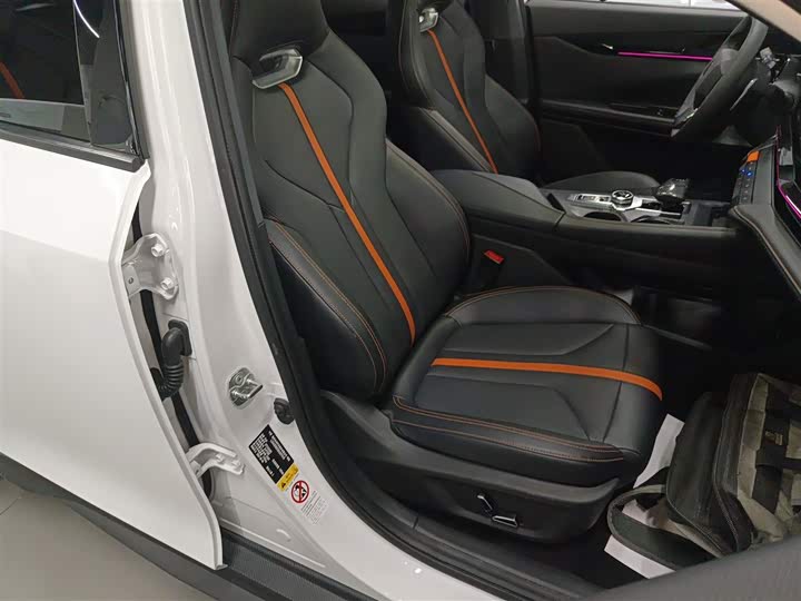 Changan UNI-V 2024 1.5 T Premium — фото 24