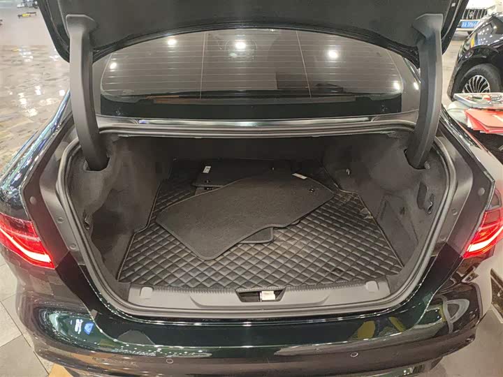 Jaguar XEL 2023 2.0 T 250 PS R-DYNAMIC S — фото 10