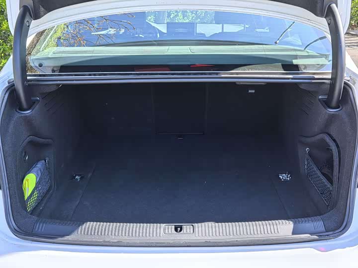 Audi A4L 2025 200 40 TFSI — фото 14