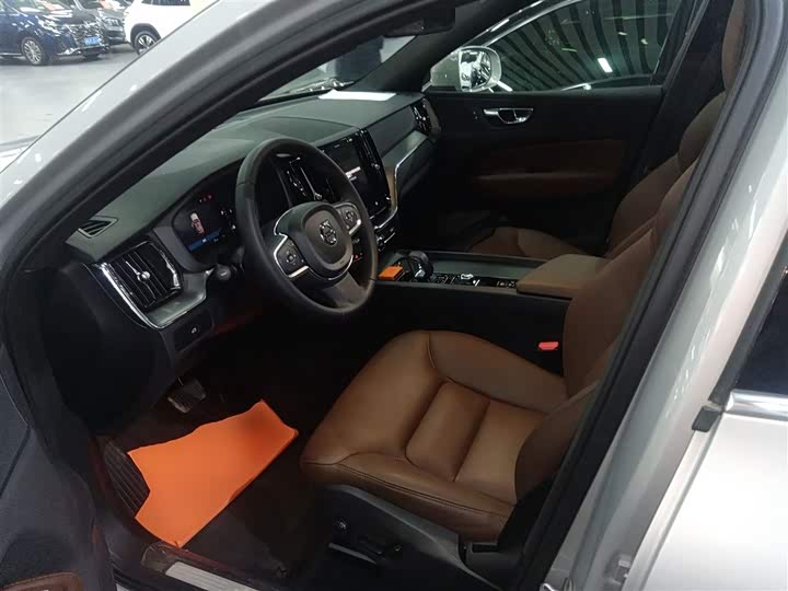 Volvo XC60 2024 B 5 4 WD — фото 11