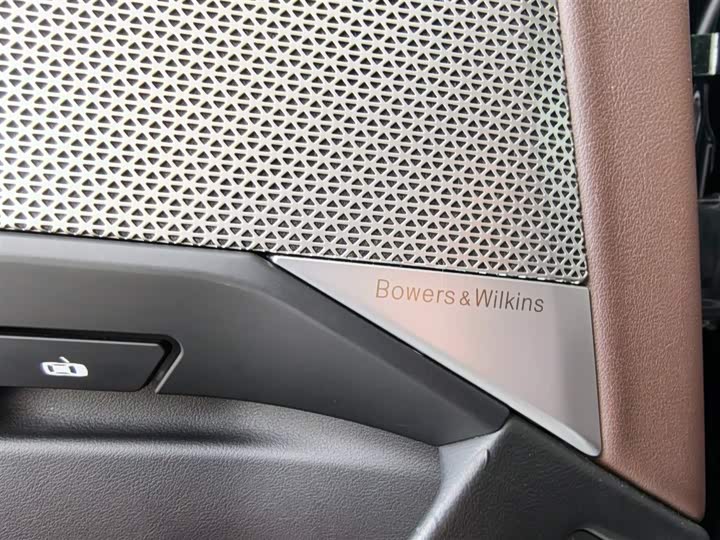 BMW 7-Series 2023 735 Li — фото 16