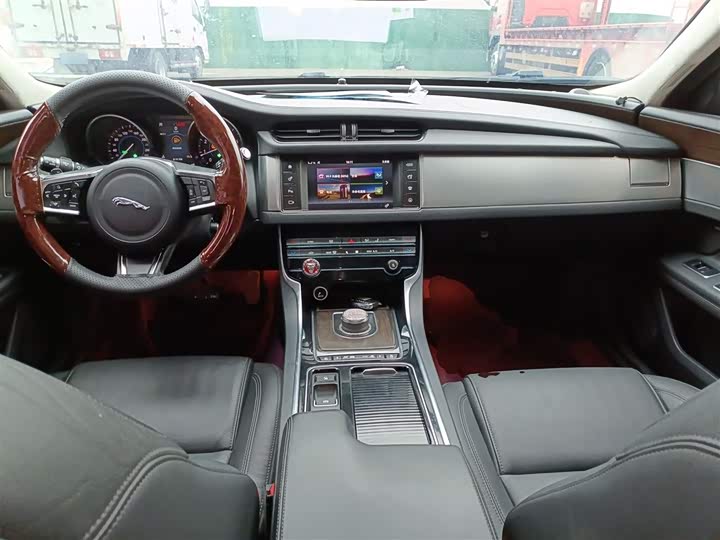 Jaguar XFL 2018 XFL 2.0 T 200 PS — фото 10
