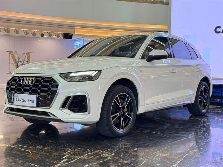 Audi Q5L 2022 40 T — фото 1
