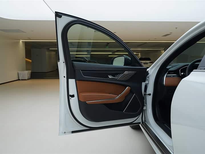 Jaguar XFL 2024 2.0 T P 300 4 WD — фото 16