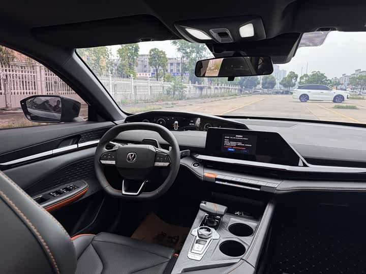 Changan UNI-V 2023 1.5 T Premium — фото 10