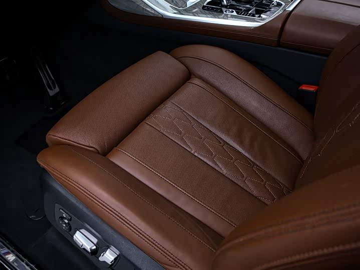 BMW X7 2021 x Drive 40i M — фото 13