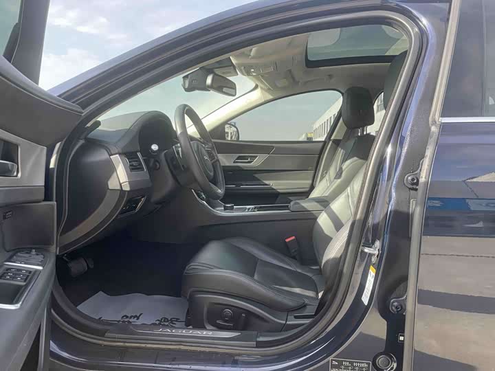 Jaguar XFL 2020 XFL 2.0 T P 250 4 WD — фото 9