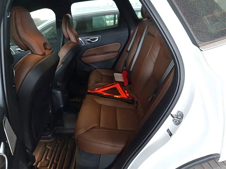 Volvo XC60 Hybrid 2025 Hybrid 4 WD — фото 17