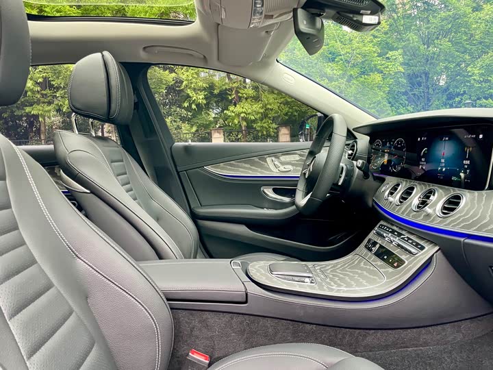 Mercedes-Benz E-Class 2022 E 300 L — фото 17