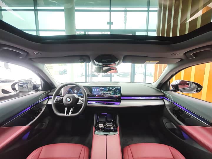 BMW 5-Series 2025 530 Li Leading M — фото 13
