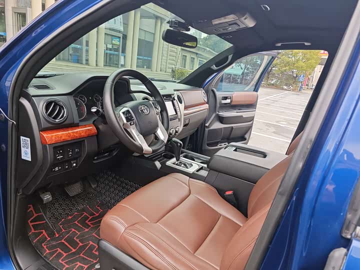 Toyota Tundra — фото 10