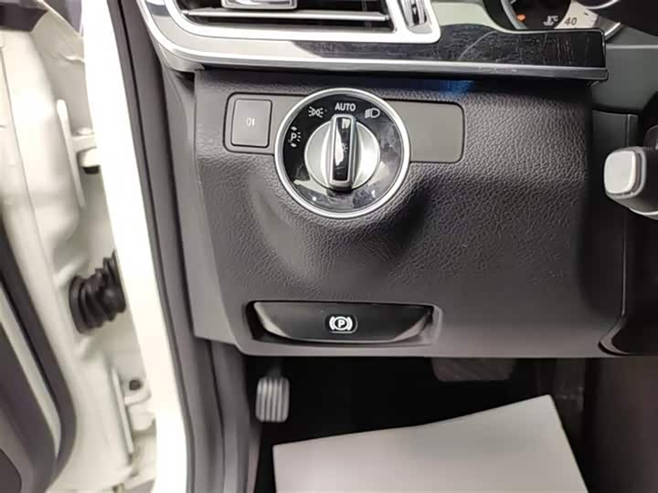 Mercedes-Benz E-Class рестайлинг E 200 L — фото 16
