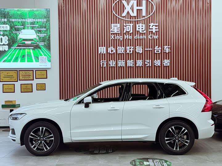 Volvo XC60 2019 T 5 4 WD VI — фото 4