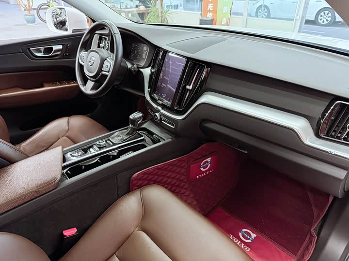 Volvo XC60 2019 T 5 4 WD VI — фото 18