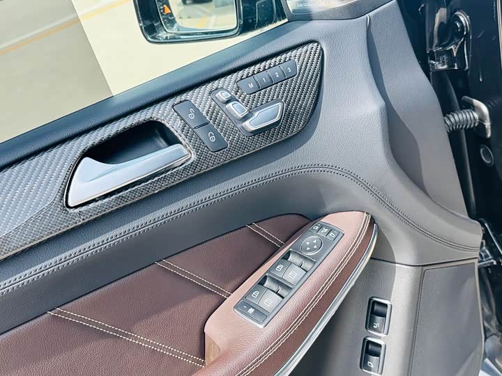 Mercedes-Benz GLS 2016 AMG GLS 63 4 MATIC — фото 14