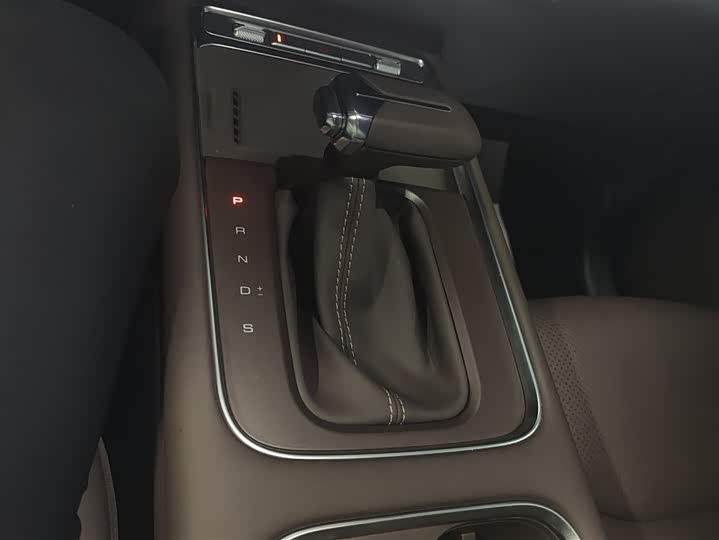Wuling 730 2025 1.5 T CVT Elite — фото 16