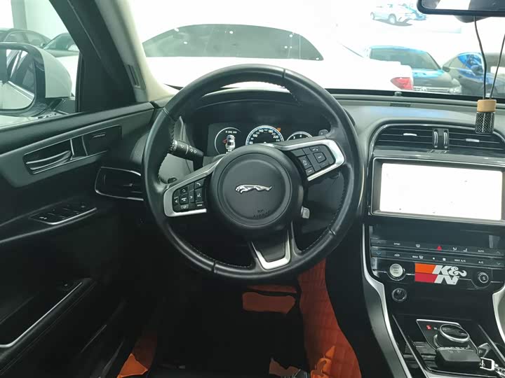Jaguar XEL 2019 2.0 T 200 PS — фото 11