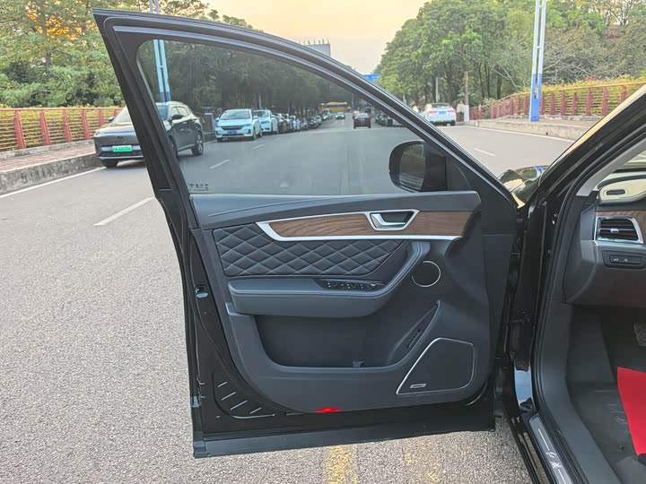 Hongqi HS7 2019 3.0 T AT 4 WD — фото 4