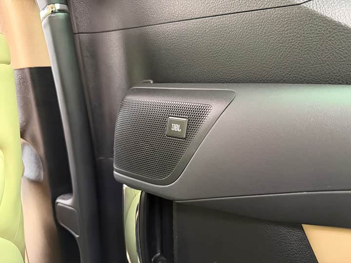 Toyota Alphard — фото 26