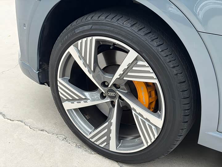 Audi e-tron 50 quattro премиум — фото 14