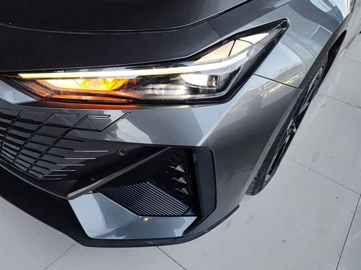 Changan UNI-V 2023 1.5 T Premium — фото 24