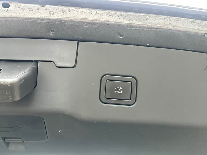 Changan UNI-V 2023 1.5 T Premium — фото 16