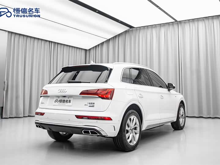 Audi Q5L 2022 40 T — фото 9