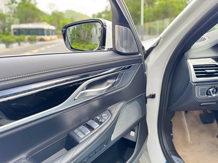 BMW 7-Series 2019 M 760 Li x Drive V 12 — фото 11
