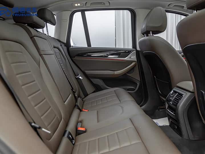 BMW X3 2018 x Drive 25i VI — фото 16