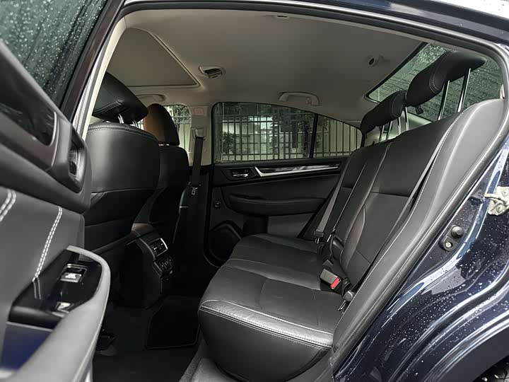 Subaru Legacy — фото 12