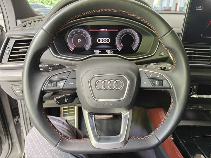Audi Q5L 2025 40 TFSI — фото 9