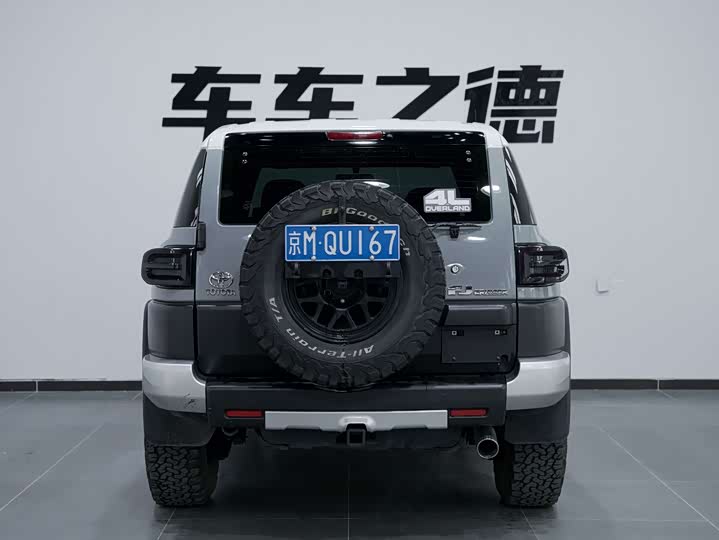 Toyota FJ 2023 4.0 L AT — фото 19