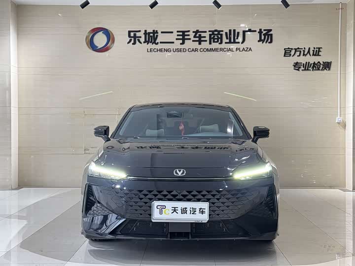Changan UNI-V 2024 1.5 T Premium — фото 2