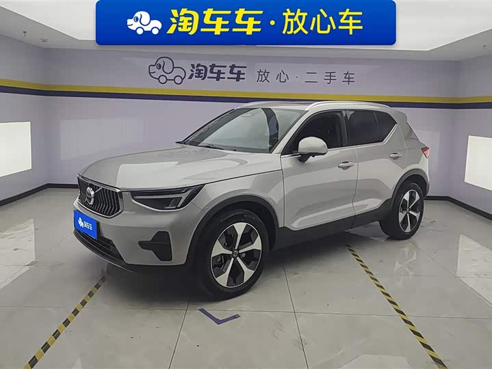 Volvo XC40 2023 B 4 WD — фото 1