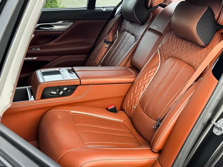 BMW 7-Series 2017 750 Li x Drive — фото 8