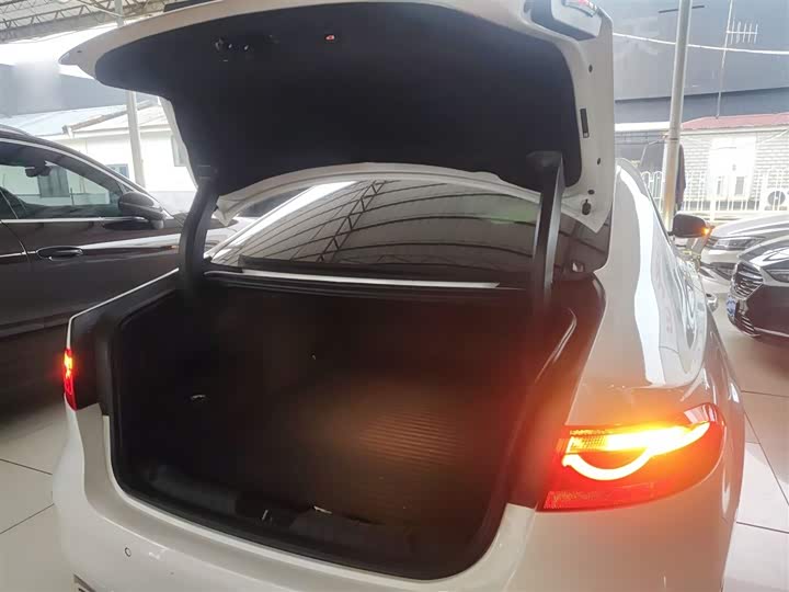 Jaguar XFL 2022 XFL 2.0 T P 200 2 WD — фото 15