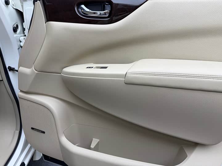 Nissan Quest — фото 19