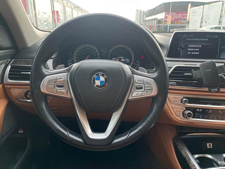 BMW 7 Series 740Li продвинутая — фото 9