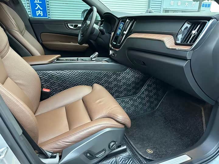 Volvo XC60 2024 B 5 4 WD — фото 10