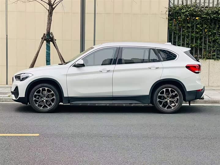 BMW X1 2022 s Drive 25 Li Leading — фото 2