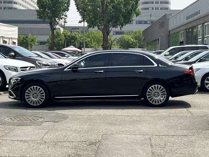 Mercedes-Benz E-Class 2022 E 300 L Luxury — фото 6